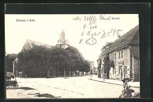 AK Güsten / Anhalt, Strasseneck an der Kirche