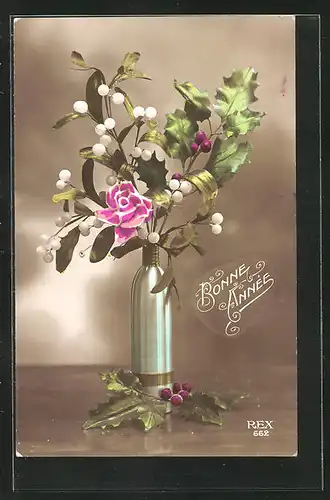AK Flaschenähnliche Vase gefüllt mit Rose und Beerenzweig