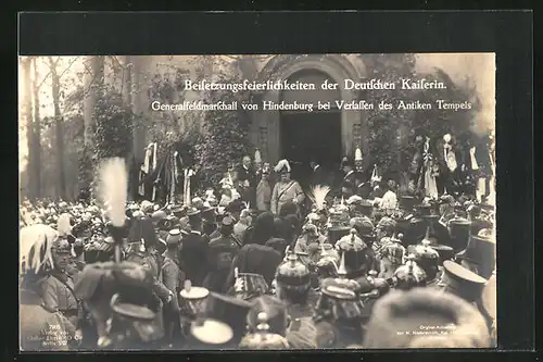 AK Beisetzungsfeierlichkeiten der Kaiserin Auguste Victoria Königin von Preussen-v. Hindenburg bei Verlassen des Tempels
