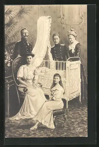 AK Kaiserpaar und Kronprinzenpaar mit neugeborenem Kind