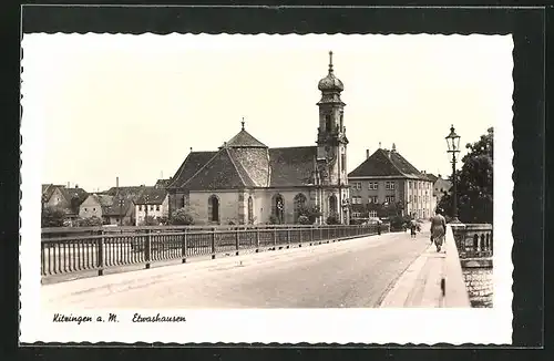 AK Kitzingen a.M., Etwashausen, auf der Strasse zur Kirche hin