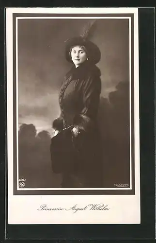 AK Prinzessin August Wilhelm von Preussen, im warmen schwarzen Kostüm