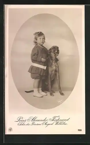 AK Prinz Alexander Ferdinand von Preussen, Sohn des Prinzen August Wilhelm mit seinem Hund