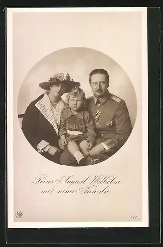 AK Prinz August Wilhelm von Preussen, Familienportrait mit Frau und Sohn