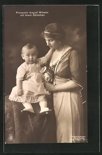 AK Prinzessin August Wilhelm von Preussen mit ihrem Söhnchen portraitiert