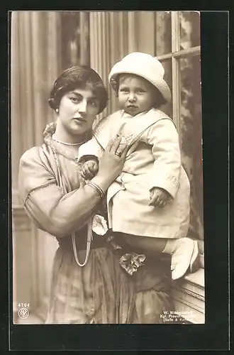 AK Prinzessin August Wilhelm von Preussen, mit dem Sohn Alexander Ferdinand auf dem Arm