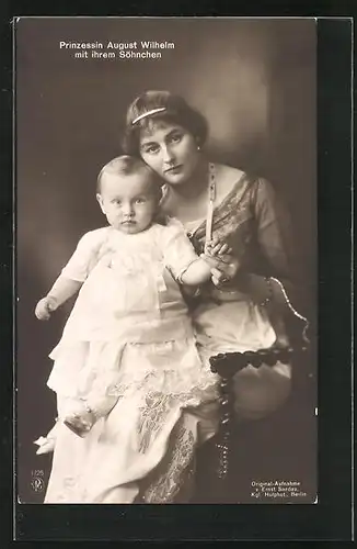 AK Prinzessin August Wilhelm von Preussen, portraitiert mit Söhnchen Alexander Ferdinand