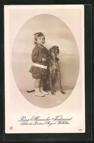 AK Prinz Alexander Ferdinand, Sohn mit Hund des Prinzes August Wilhelm von Preussen