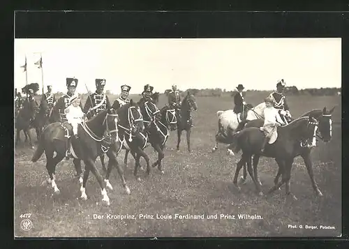 AK Prinz Wilhelm von Preussen, Ausritt in Uniformen mit dem Kronprinzen und Prinz Louis Ferdinand