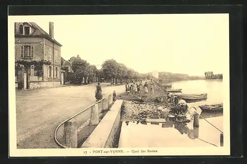 AK Pont-sur-Yonne, Quai des Buttes, Passanten auf der Promenade