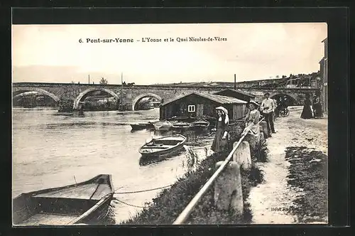 AK Pont-sur-Yonne, L`Yonne et le Quai Nicolas-de-Veres