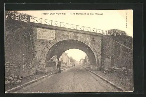 AK Pont-sur-Yonne, Pont National et Rue Carnot