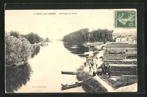 AK Pont-sur-Yonne, Un Coin du Port, Menschen am Ufer