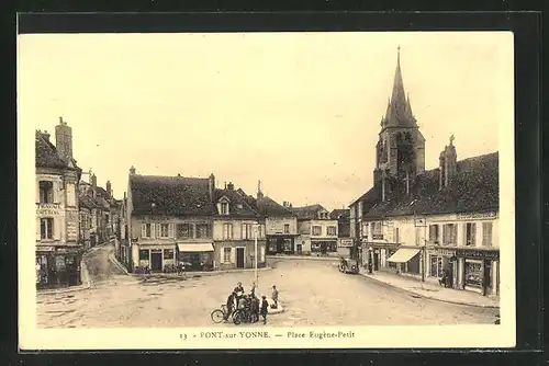 AK Pont-sur-Yonne, Place Eugene-Petit, Radfahrer auf dem Marktplatz