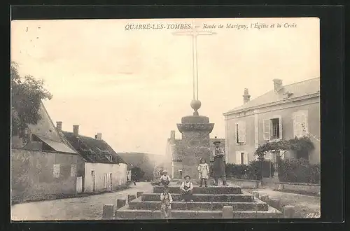 AK Quarre-les-Tombes, Route de Marigny, l`Eglise et la Croix