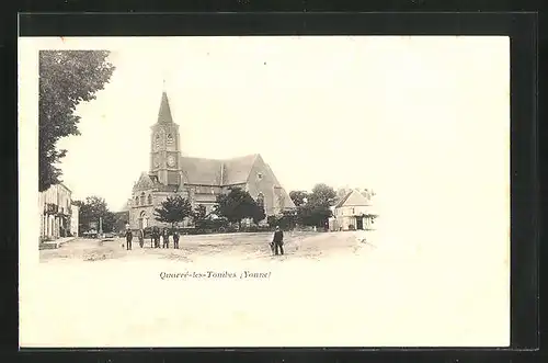AK Quarre-les-Tombes, Passanten vor der Kirche
