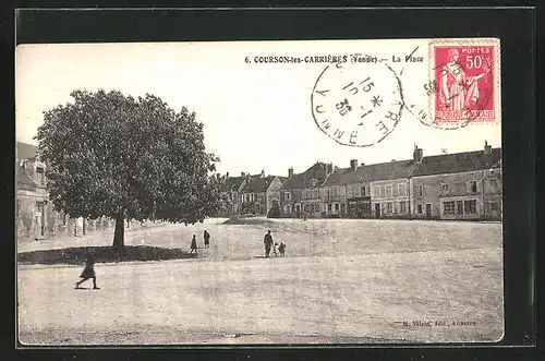 AK Courson-les-Carrieres, La Place, Kinder auf dem Marktplatz