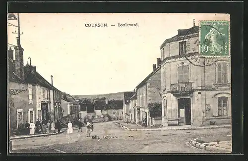 AK Courson-les-Carrieres, Boulevard, Pasanten vor ihren Häusern