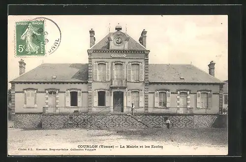 AK Courlon-sur-Yonne, La Mairie et les Ecoles, Vorderansicht