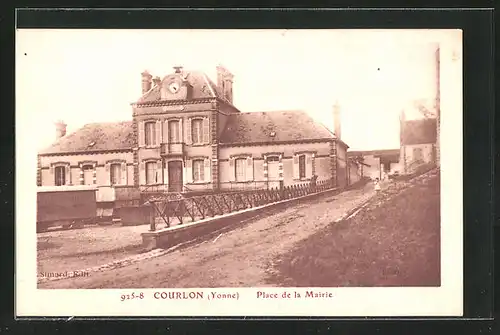 AK Courlon-sur-Yonne, Place de la Mairie