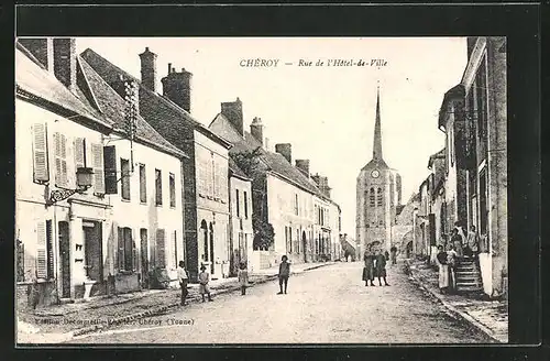 AK Cheroy, Rue de l`Hotel-de-Ville, Blick zur Kirche am Ende der Strasse