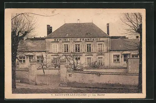 AK Saint-Cyr-les-Colons, La Mairie, Facade