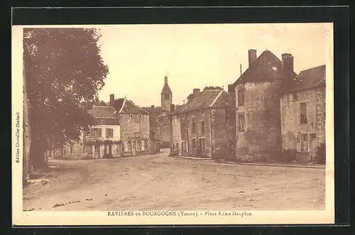 AK Ravieres-en-Bourgogne, Place Edme Dauphin