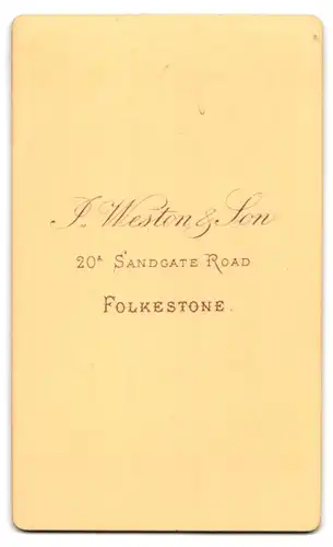 Fotografie J. Weston & Son, Folkestone, 20 Sandgate Road, Portrait blondes Mädchen mit Kragenschleife