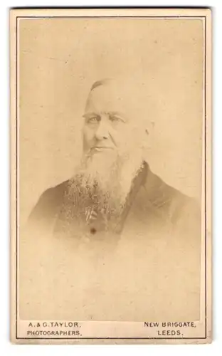 Fotografie A. & G. Taylor, Leeds, New Briggate, Portrait Herr mit Vollbart