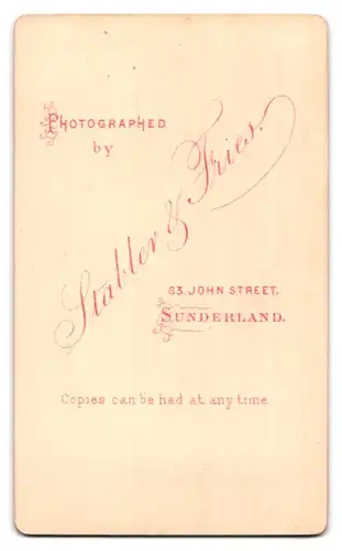 Fotografie Satbler & Fried, Sunderland, 63 John Street, Portrait elegante junge Dame mit Hochsteckfrisur