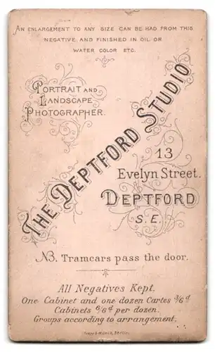 Fotografie W. H. Fawn, Deptford, 13 Evelyn Street, Portrait junger Herr mit Melone