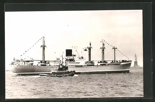 AK Handelsschiff M.S. Mississippi Lloyd vor Manhatten