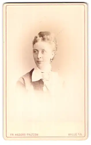 Fotografie Fr. Anders-Paltzow, Halle a /S., Grosse Ulrich-Strasse 35, Portrait bürgerliche Dame mit Haarnetz