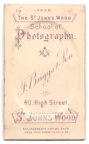 Fotografie F. Briggs & Son, St. John`s Wood, 40, High Street, Portrait junger Herr im Anzug mit Koteletten