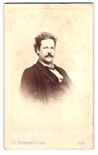 Fotografie J. B. Rottmayer & Comp., Graz, Haynau-Gasse 197, Portrait modisch gekleideter Herr mit Moustache