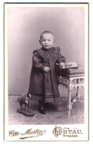 Fotografie Otto Martin, Dresden-Löbtau, Reisewitzerstrasse 18, Portrait kleines Mädchen im modischen Kleid