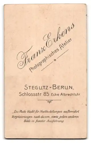 Fotografie Franz Erkens, Berlin-Steglitz, Schlossstrasse 85 Ecke Albrechtstrasse, Portrait süsses Baby im weissen Kleid