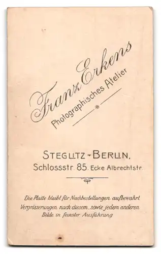 Fotografie Franz Erkens, Berlin-Steglitz, Schlossstrasse 85, Portrait süsses Baby im weissen Kleid