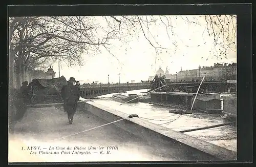 AK Lyon, La Crue du Rhône 1910, Les Plattes au Pont Lafayette, Hochwasser