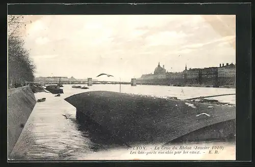 AK Lyon, La Crue du Rhône 1910, Les bas-ports envahis par les eaux, Hochwasser