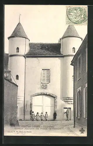 AK Pont-sur-Yonne, Le Château, Ancienne Résidence des Princes de Nemours