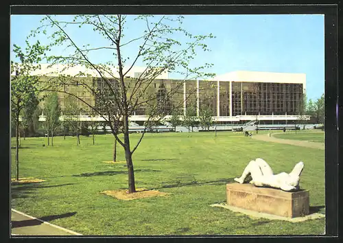 AK Berlin, Palast der Republik, Frauenskulptur