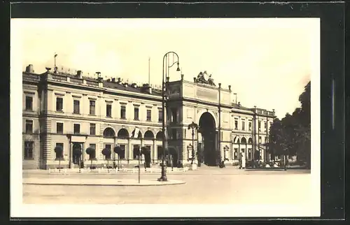 AK Gera i. Thür., Hauptbahnhof, Aussenansicht