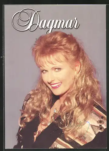 AK Musikerin Dagmar mit freundlichem Lächeln, Autograph