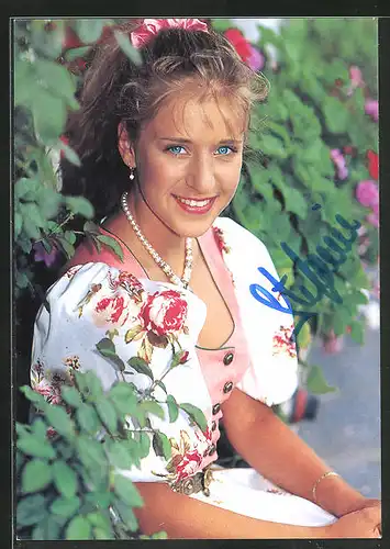 AK Musikerin Stefanie Hertel mit freundlichem Lächeln, Autograph