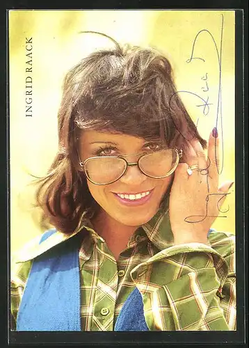 AK Musikerin Ingrid Raack mit freundlichem Lächeln, Autograph