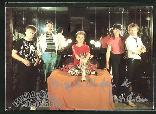 AK Musikerin Brigitte Stefan und Meridian in Leopardenleggings, Autograph