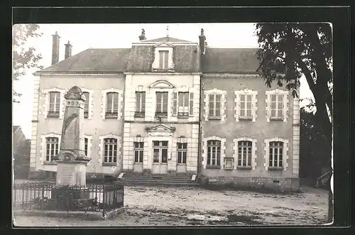 AK Chassignelles, Mairie et Monument aux Morts