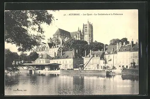 AK Auxerre, Les Quais, La Cathédrale et la Préfecture