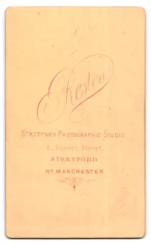 Fotografie Arthur Reston, Stretford, 6 Dorset Street, junger Mann auf Chaiselongue